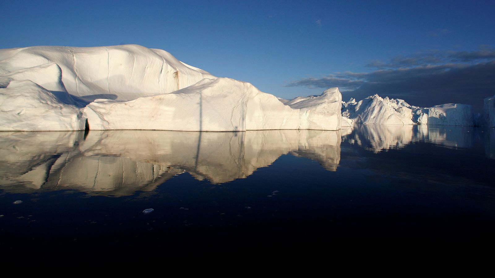 Warm conditions and rainfall 'led to both high melting and high runoff volumes to the ocean,' researchers say..jpg