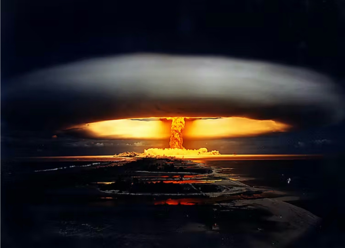 Nuclear-Test-French-Polynesia-1970.jpg