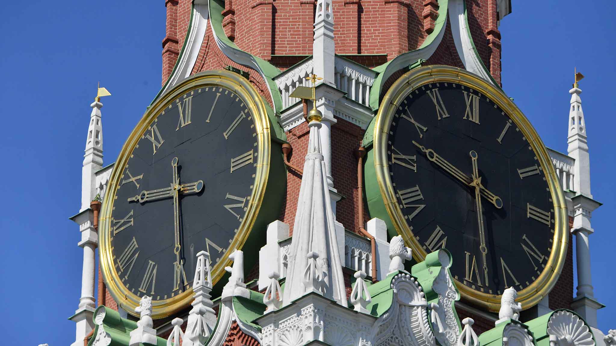 spasskya-bashnya-kremlin-kuranti-2048.jpg